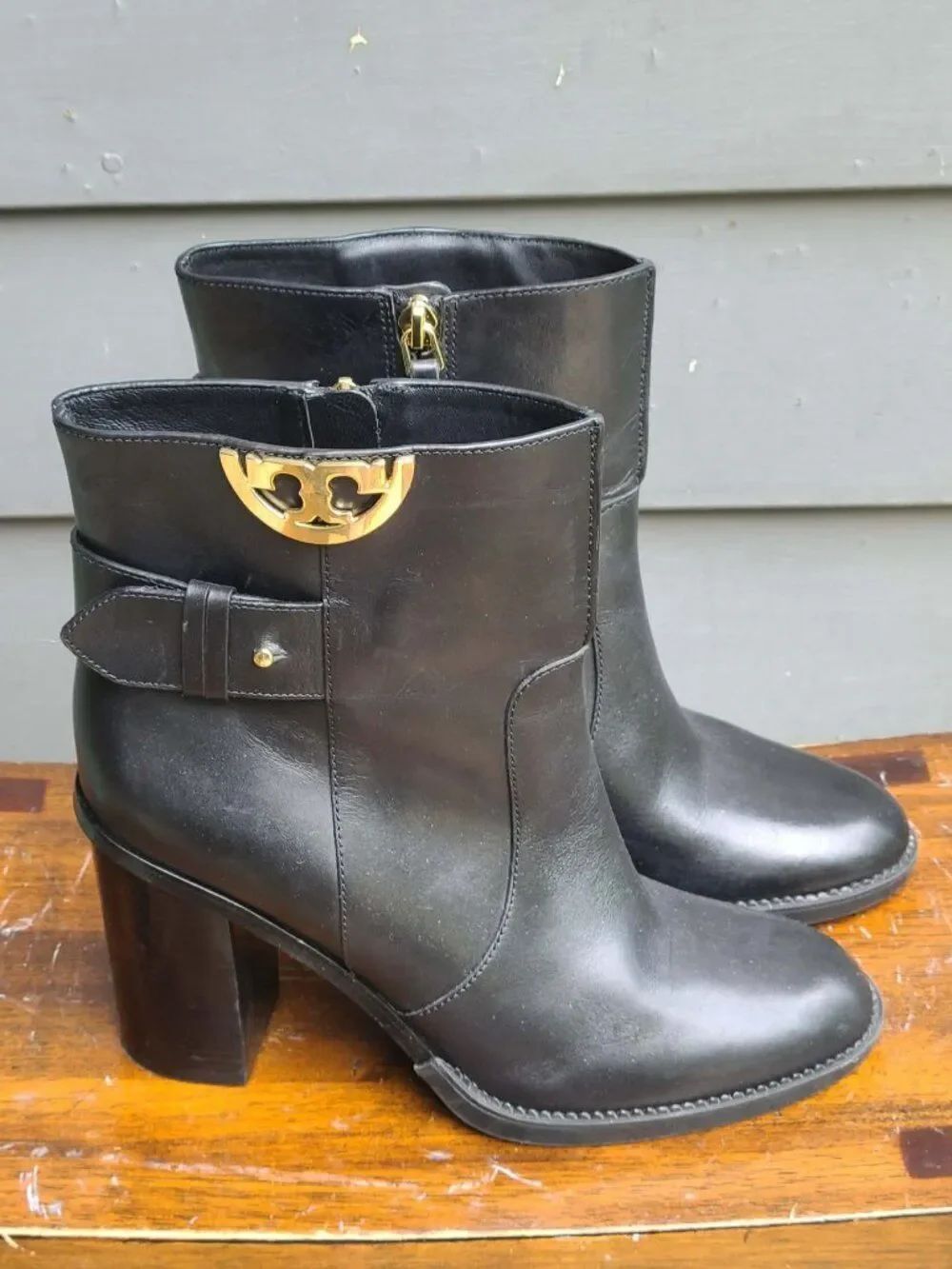 Tory Burch Black Leather Sydney Boots With Gold Tone Logo Size 8 NWOT
